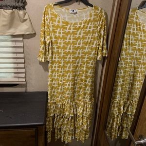 Dainty Jewel’s mustard dress.